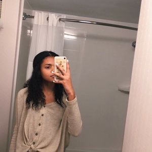 Meet your Posher, Amira